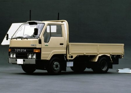 TOYOTA DYNA 1984. Repair manual chassis & body.