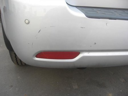 Скрытие мелких трещин на пластмассовом бампере автомобиля