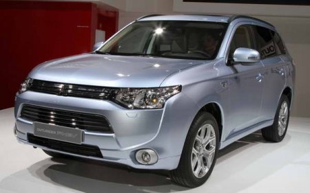 Обновленный Mitsubishi Outlander 2013 года